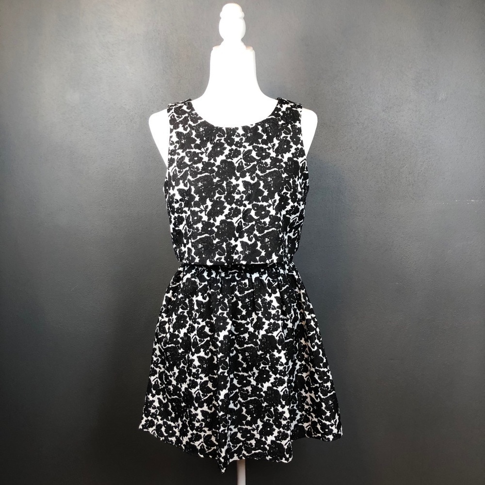 Want And Need Black Floral Mini Popover Dress M